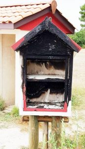 lanton incendie cabane a livres