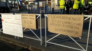 gilets jaunes pancartes