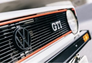 golf gti verges gros plan sigle VW