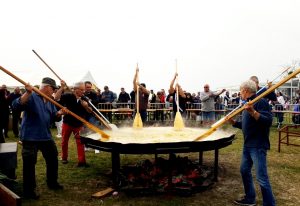 omelette lanton ensemble touilleurs et feu