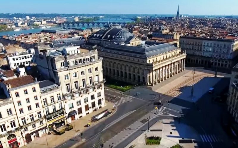 Surprenant : Images video aériennes de Bordeaux, vide, pendant le confinement…